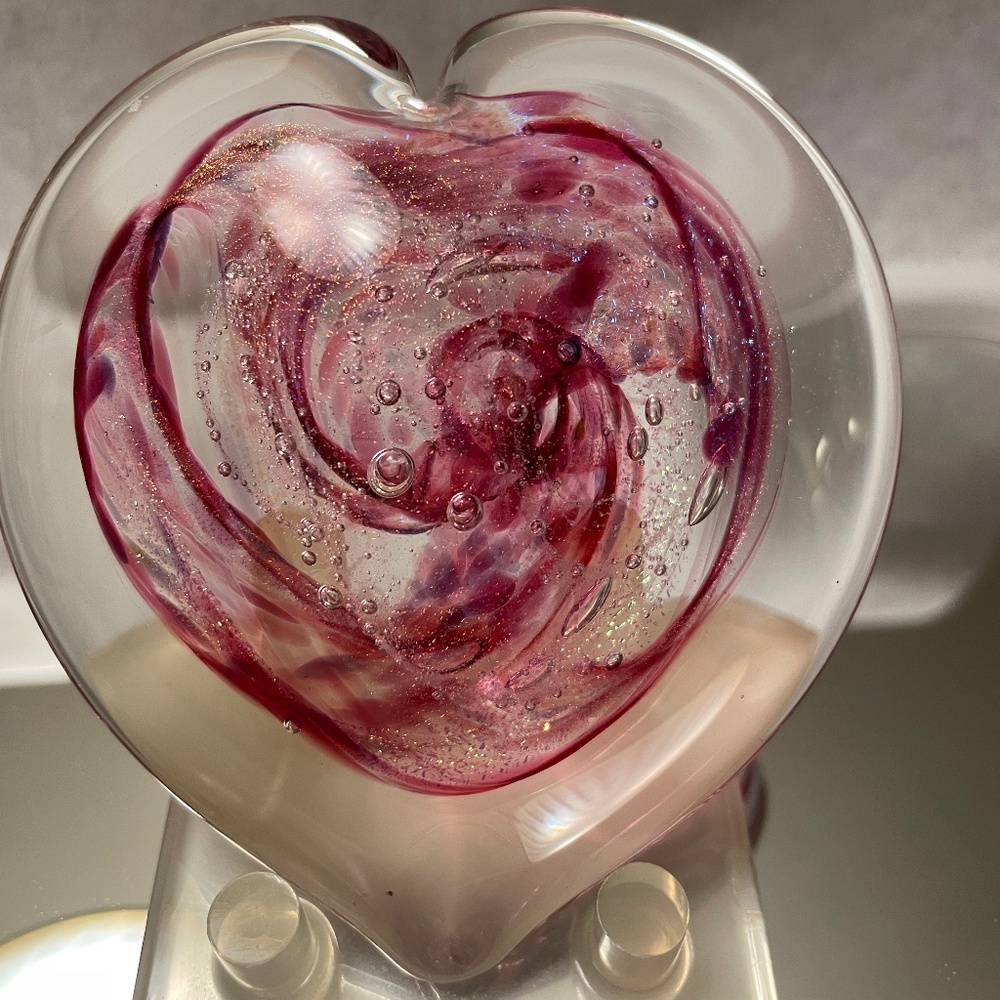 1997 Shaun E. Messenger Heart Shape Red Gold Dichroic Glass with stand
